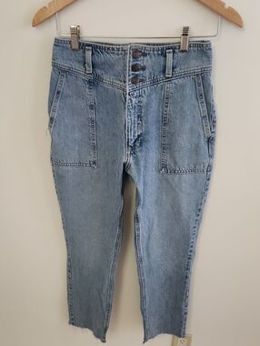 Abercrombie & Fitch High-Waist Mom Light Wash Raw Hem Denim Jeans 26